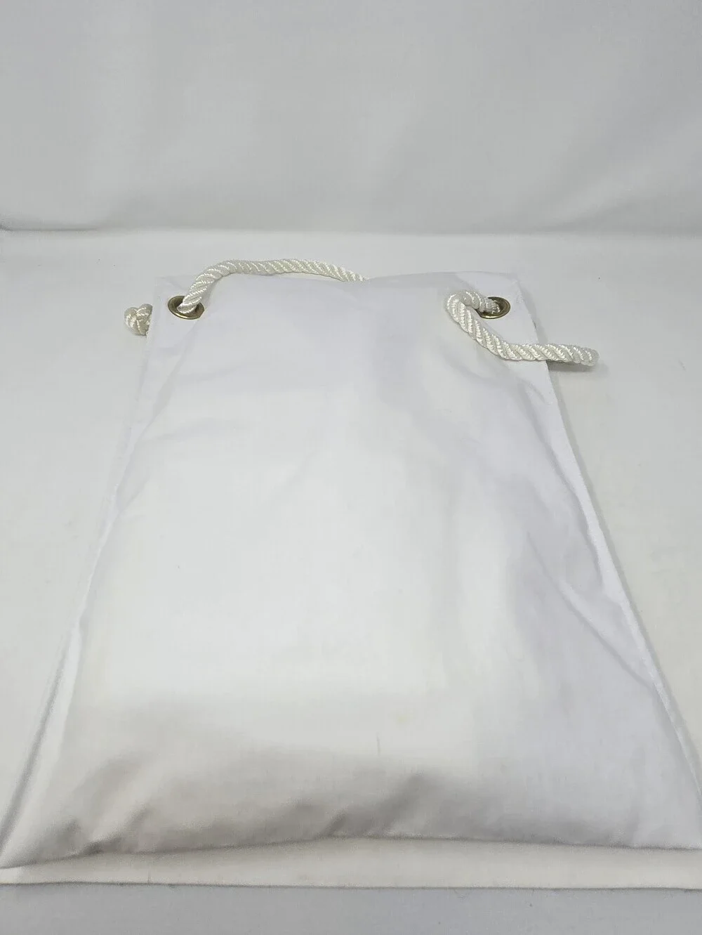 VINTAGE NOS TUPPERWARE WHITE BEACH TOWEL WITH STAKES OUTDOOR VACATION TRAVEL